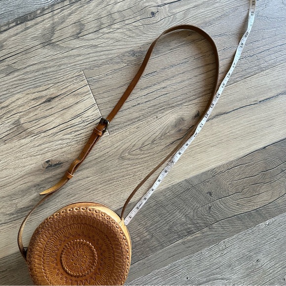 R.P.S Small Leather Circle Round Crossbody Purse - Picture 6 of 15